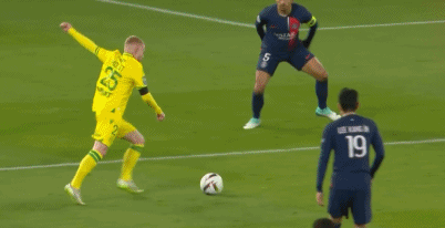 法甲赛报:姆巴佩哑火 穆瓦尼替补上场破门 巴黎主场2-1险胜南特