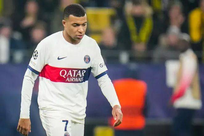 🤡法媒:姆巴佩有不防守的特权 恩里克建议他打中锋 这样对球队造成的伤害最小