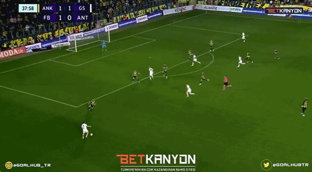 与万达离婚后 伊卡尔迪有了大突破:过去8场比赛打进12球 本赛季打进21球7助攻